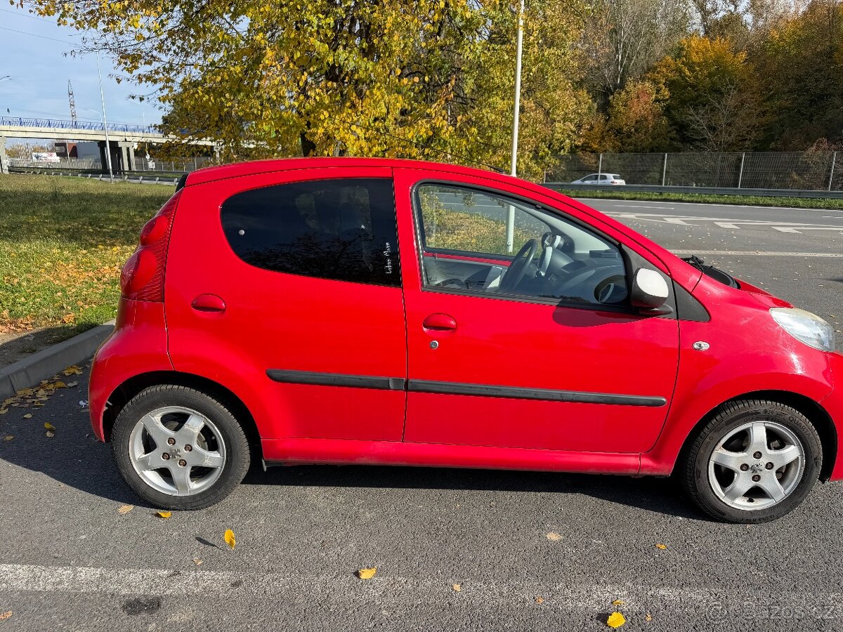 PEUGEOT 107,1.0 benzín 50kW, 43000KM,1majitel - 4