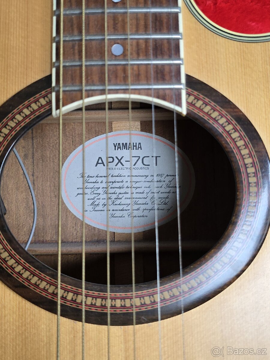 Yamaha APX - 7CT s pouzdrem a stojánkem - 4