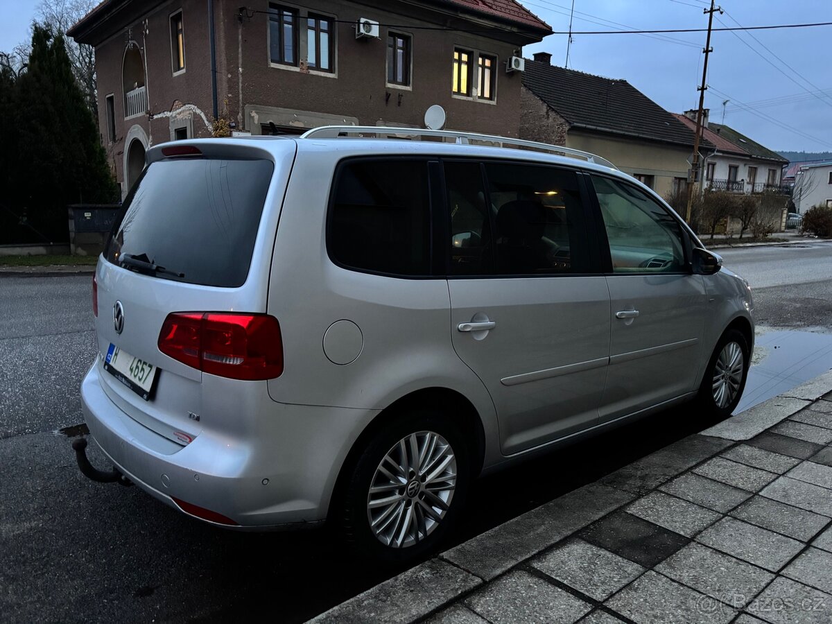 Volkswagen Touran - 4