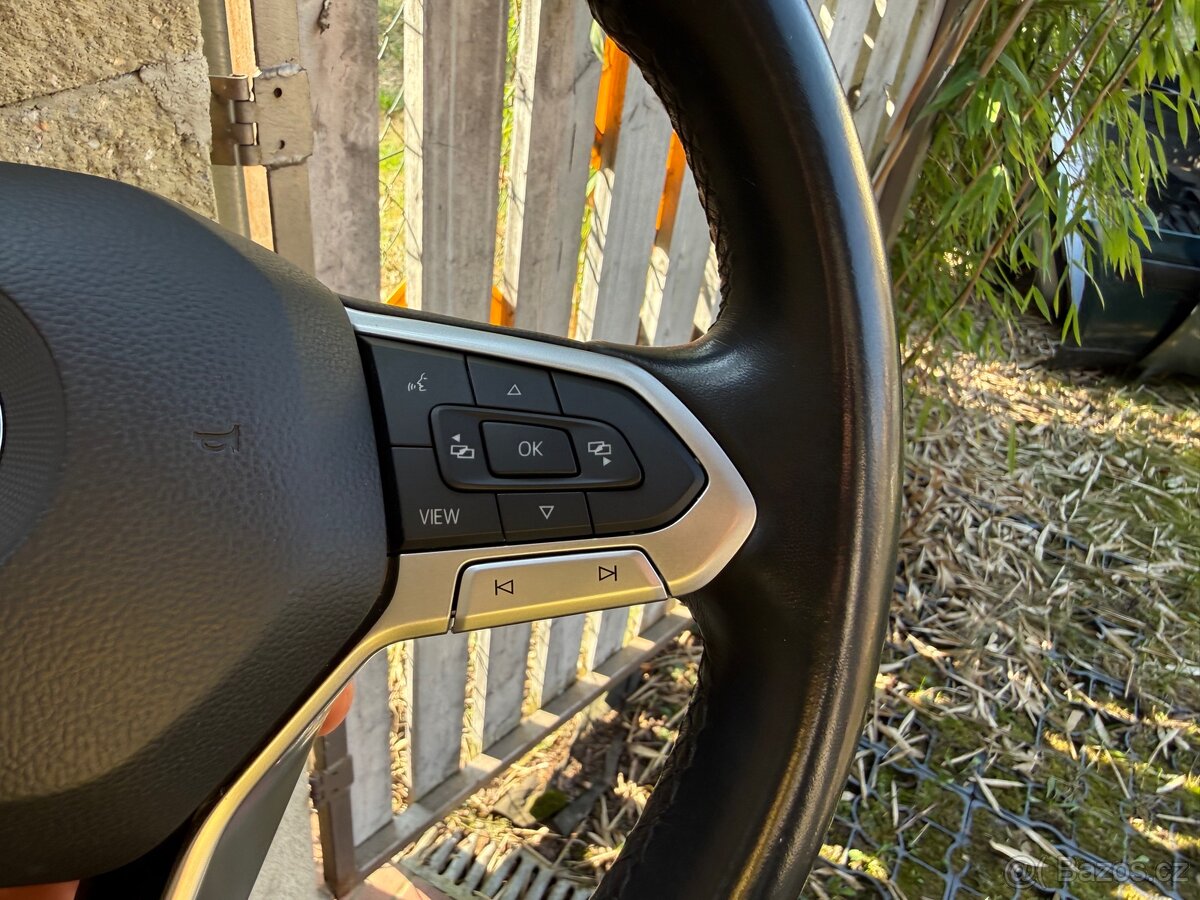 VW Multivan T6.1 volant - 4