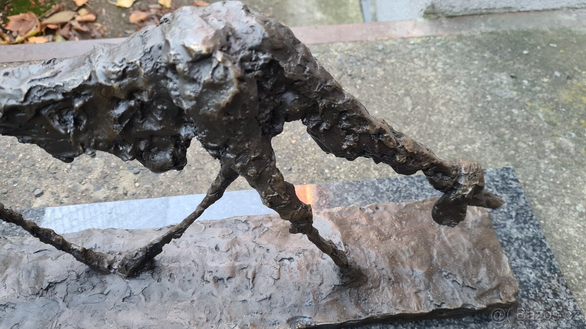 Alberto Giacometti - pes - bronzová socha - 4
