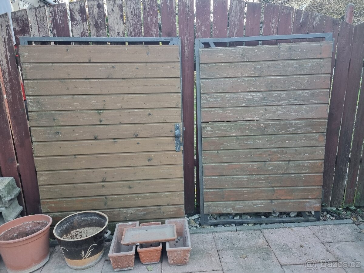 Prodám dvoukřídlou zahradní branku - 4