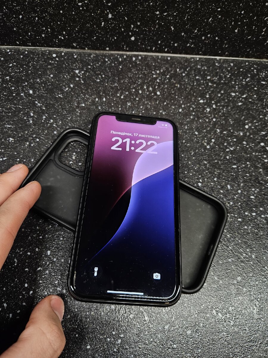 iPhone 11. 128 GB Černý 82% baterie - 4