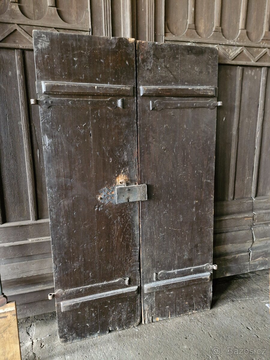 Historické staré dveře - 4