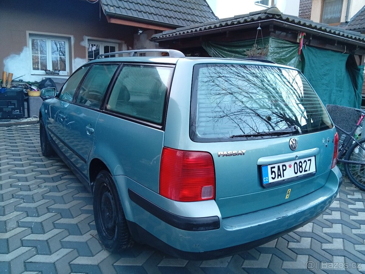PASSAT VARIANT - 4