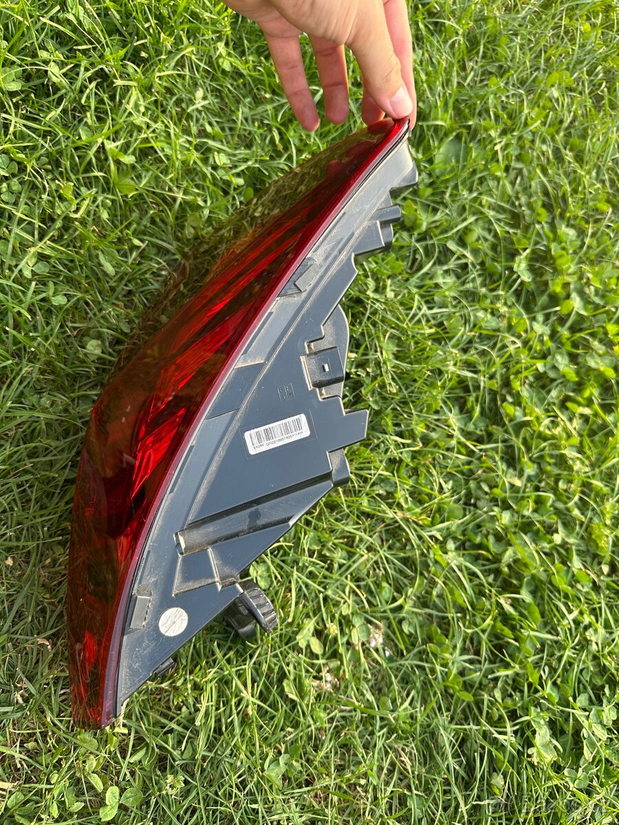 Originální levá zadní vnější svítilna Škoda Octavia 4 combi - 4