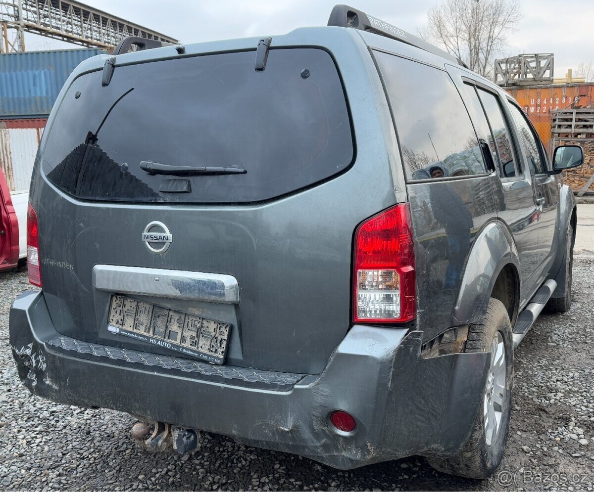 Nissan Pathfinder - 4