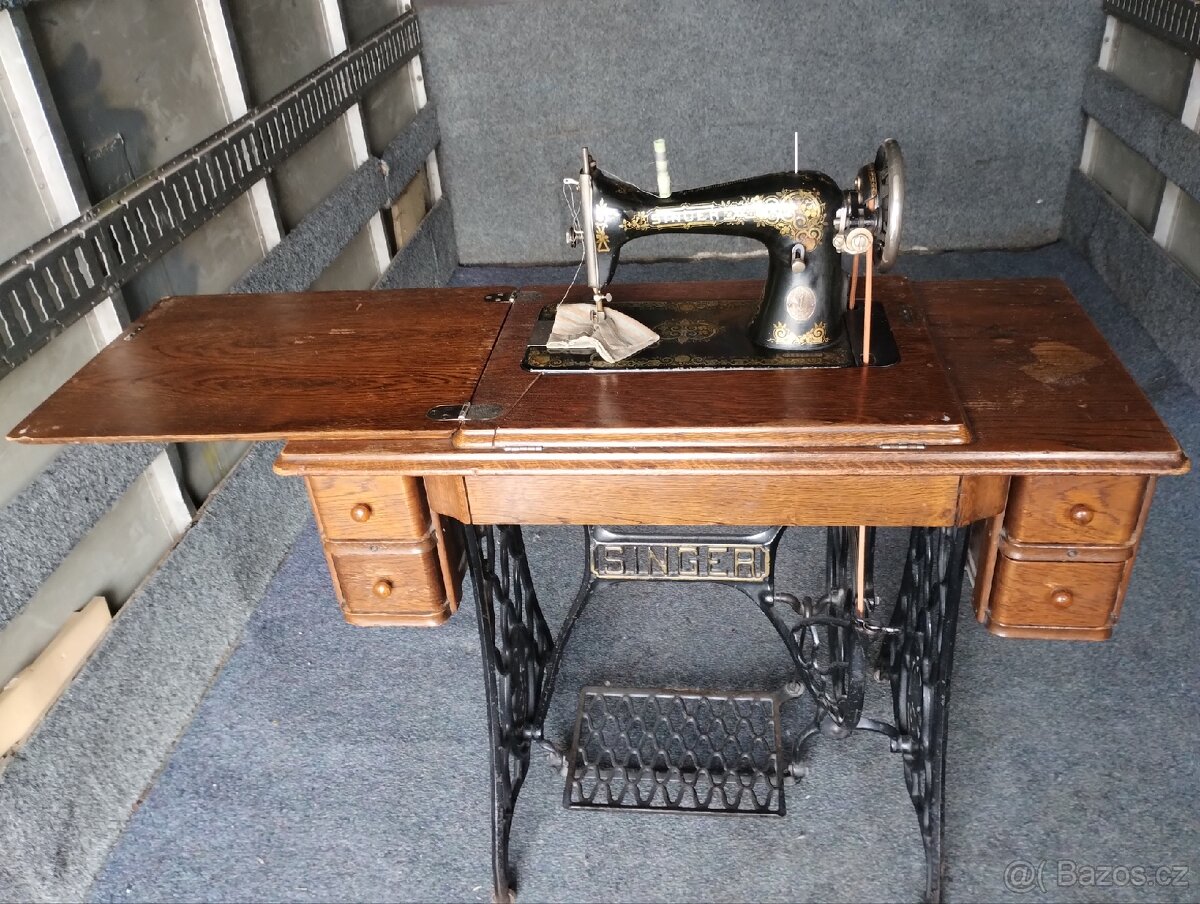 Starý šlapací šicí stroj Singer - 4