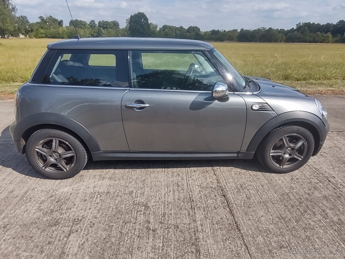 Mini Cooper 1.4 70 kW, 2009, najeto 84t km - 4
