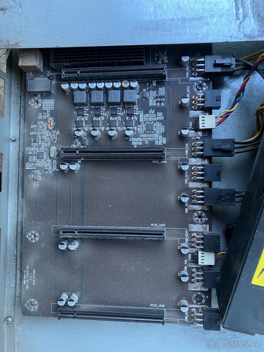 těžební rig na kryptoměny - mining rig - 4