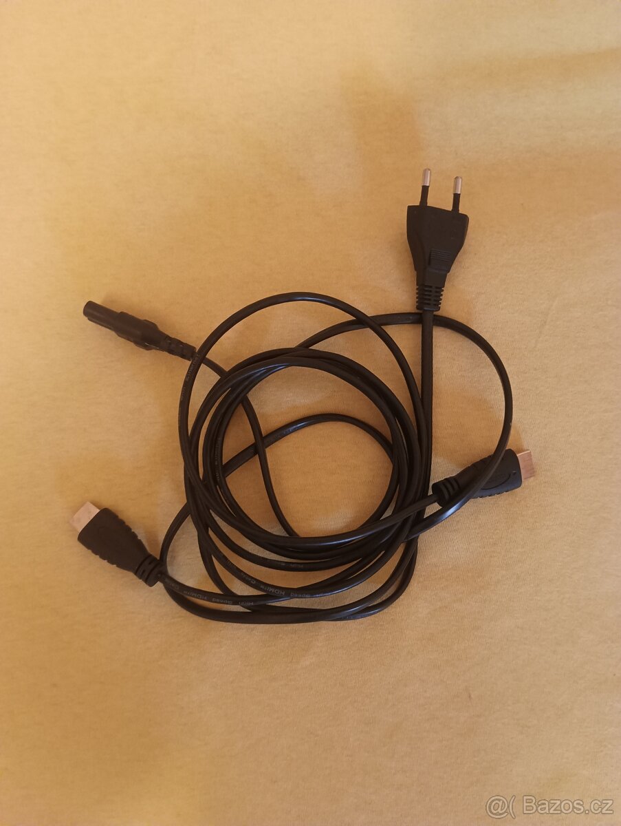 PlayStation 4 (CUH-1004A) + 2 ovladače a kabely - 4