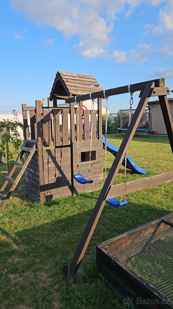 dětské hřiště se skluzavkou - 4