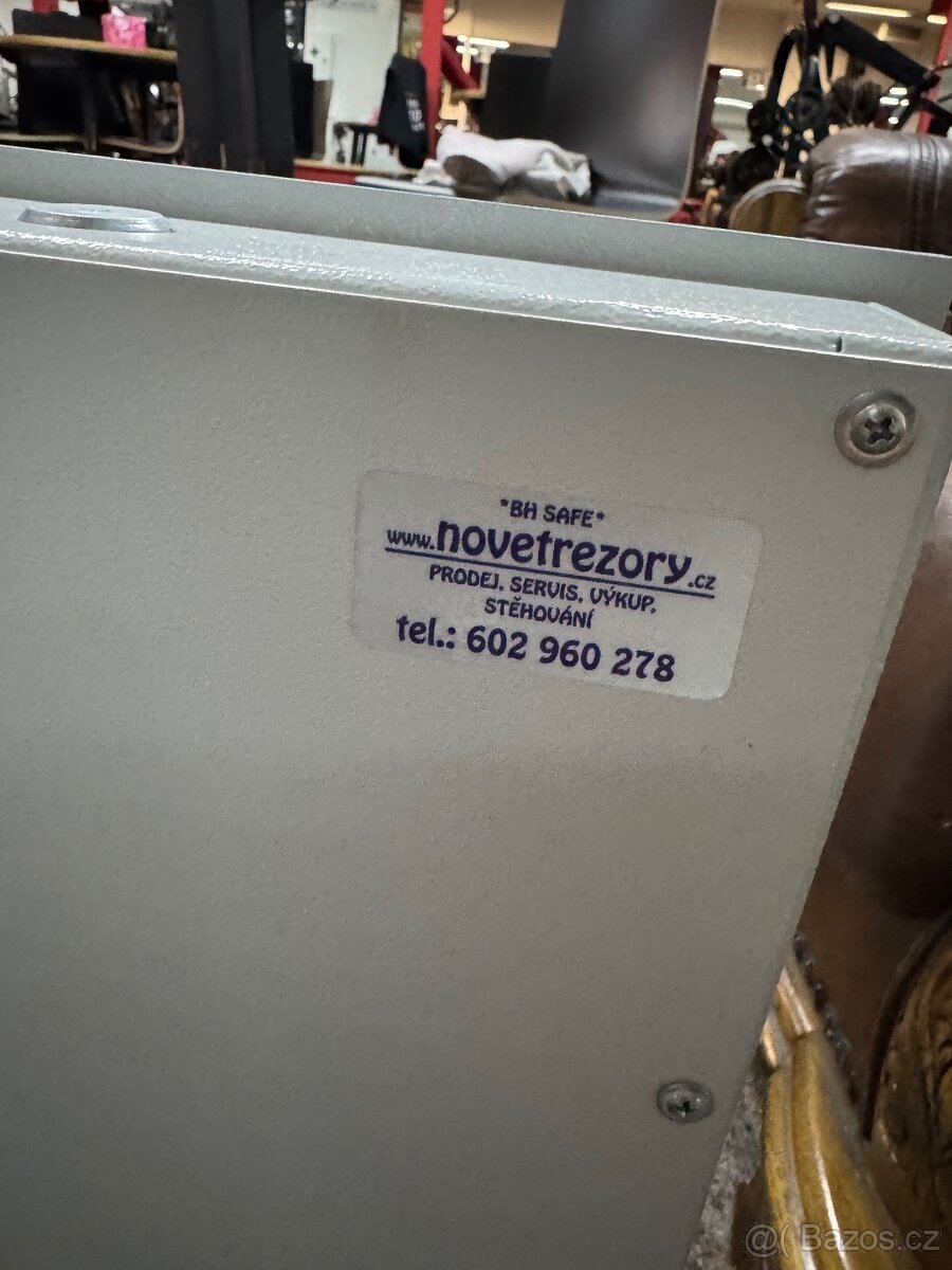 Vhozový trezor - 4
