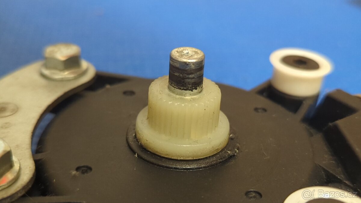 Elektromotor stahovacího mechanismu okna - 4