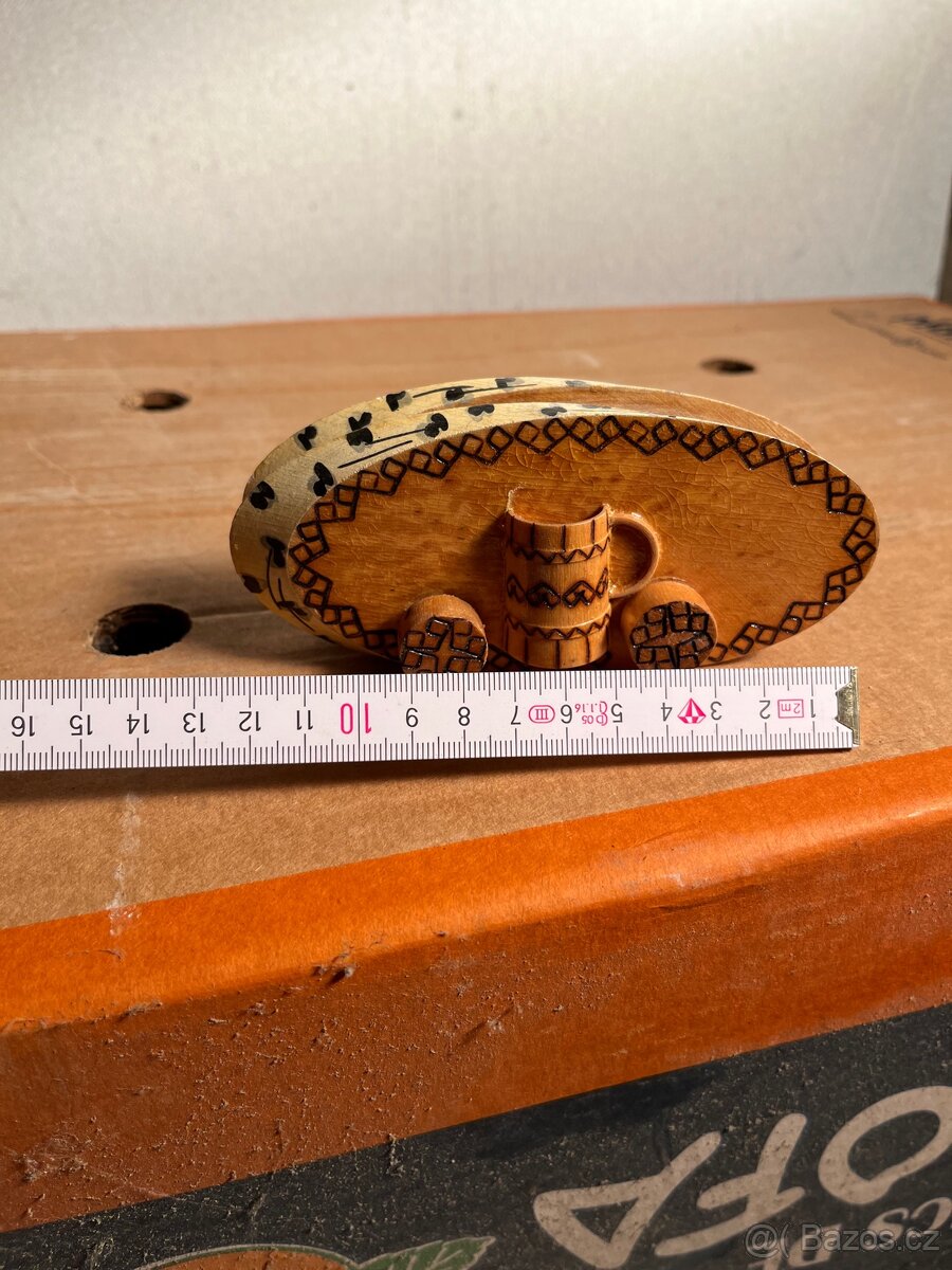 Dřevěný stojánek na ubrousky s retro dekorem - 4