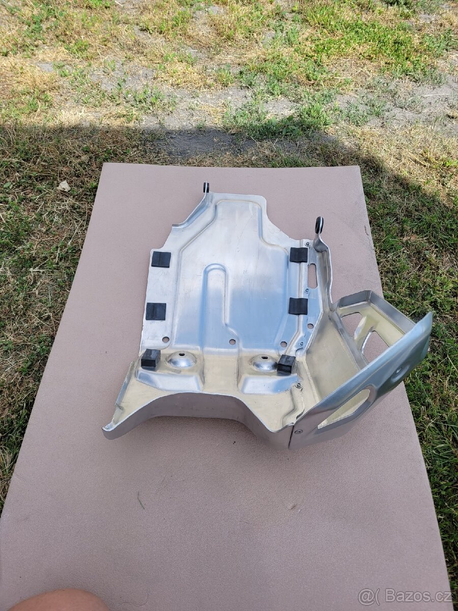 Honda Africa Twin CRF 1100 - kryt motoru - 4