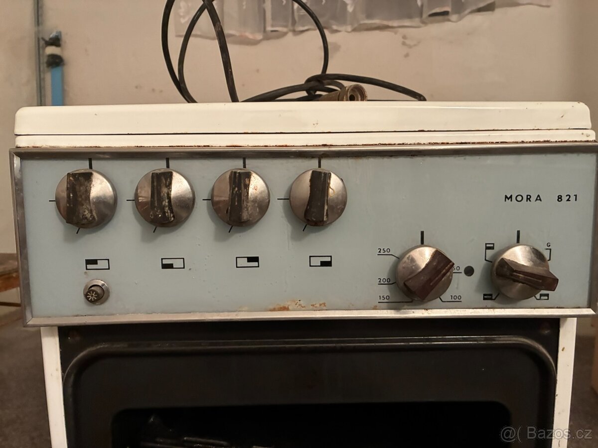 Kombinovaný elektroplynový sporák MORA 821 - 4