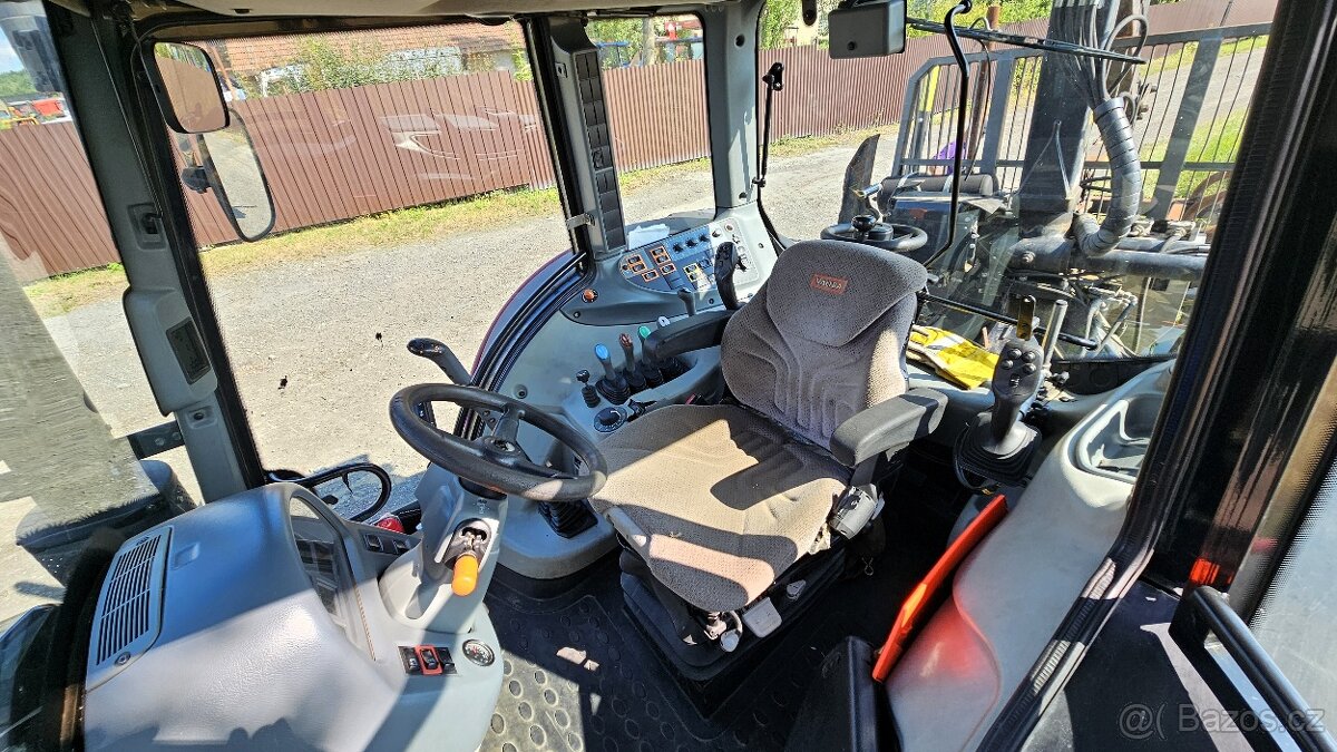 Traktor Valtra N143s HiTech + vyvážečka Palms - 4