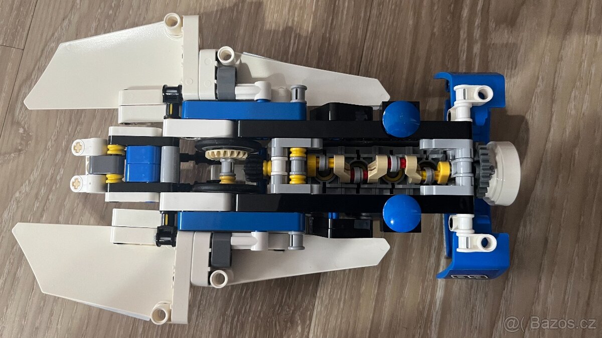 LEGO® TECHNIC 42045 Závodní hydroplán 2v1 - 4