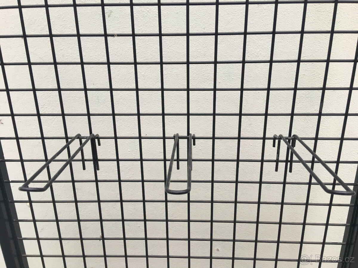 Prodejní stojan kovový - síť s háčky - 4