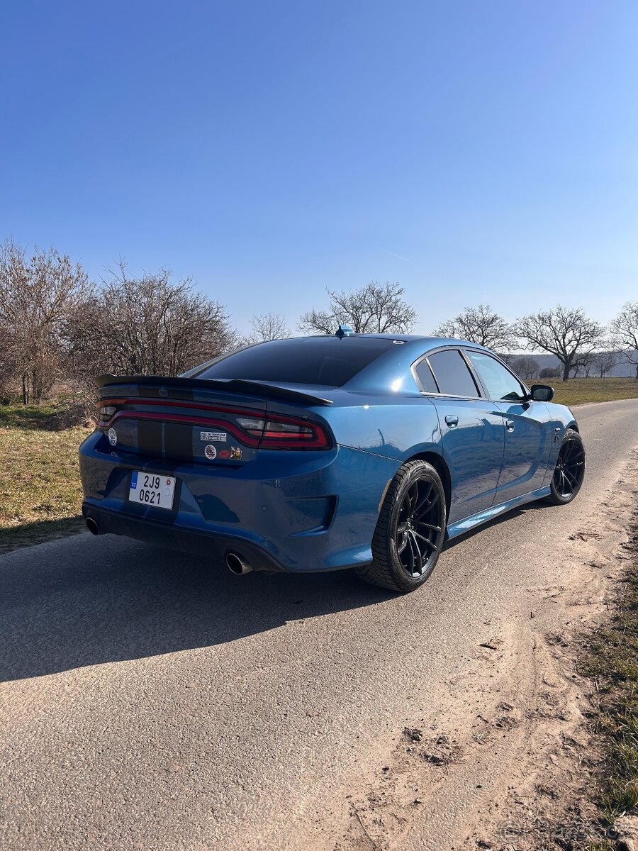 Dodge Charger 6,4 HEMI - 4
