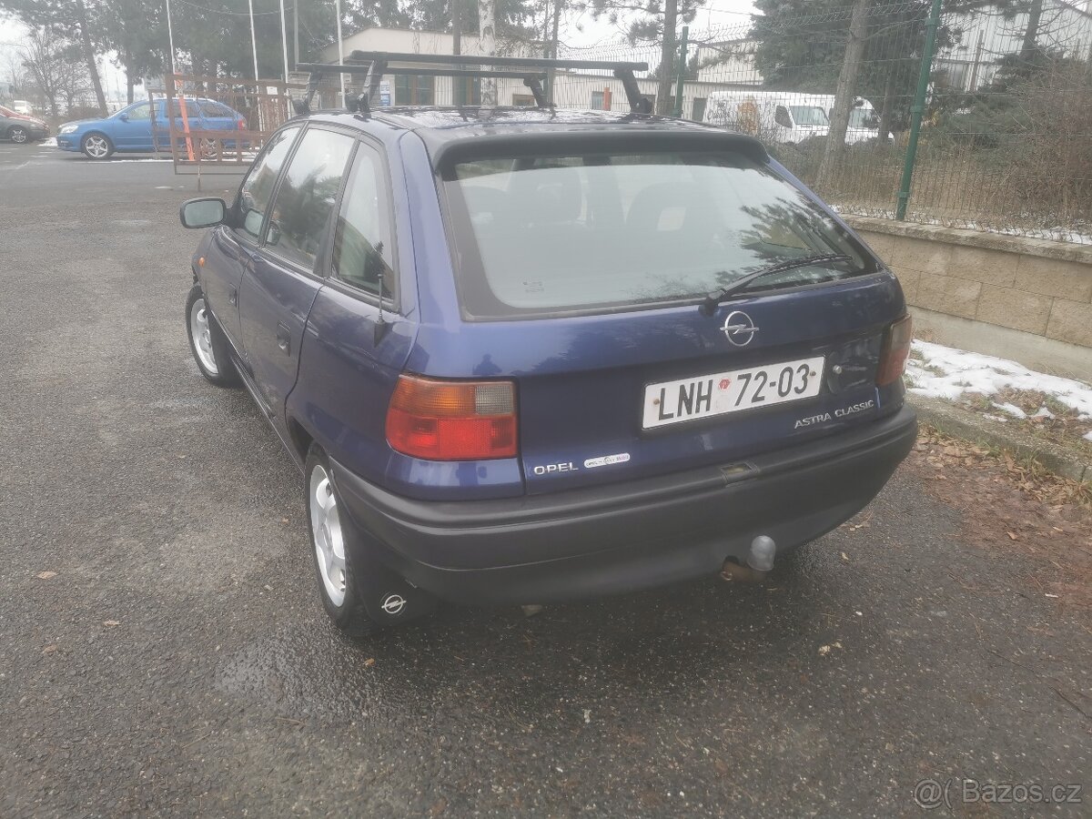Opel Astra F Classic 1.6 benzín - 4