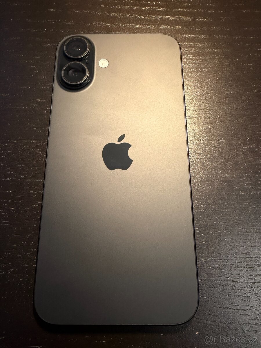 iPhone 16 Plus 128 GB černý - 4