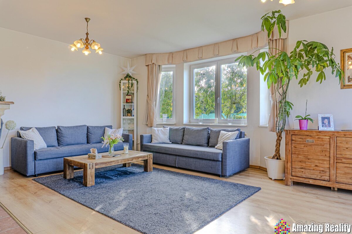 Prodej nadstandardního rodinného domu se zahradním domkem a - 4