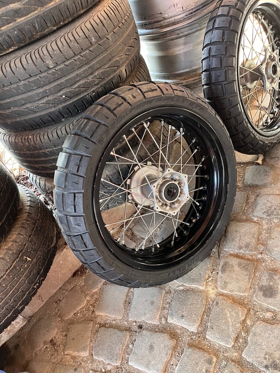 Supermoto kola KTM 690 - 4