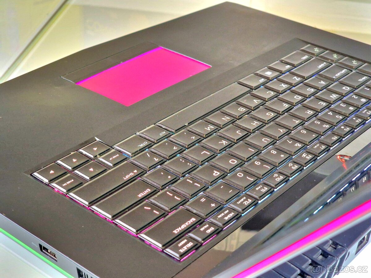 Herní notebok ALIENWARE | GTX 1060 6GB | I7-7700HQ | RGB - 4