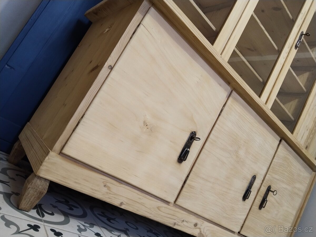 Stará knihovna, vitrína po renovaci - 4