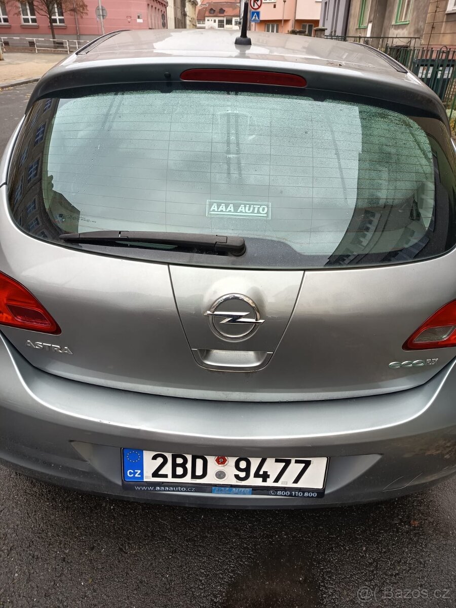 Opel Astra 1.4, 2010 - 4