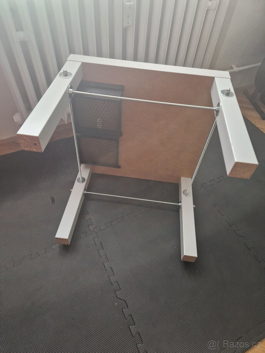 Ikea stolek Lack pod 3D tiskárnu - 4