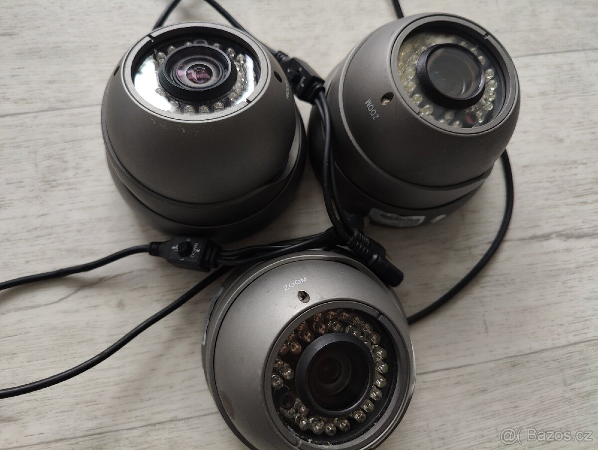 Prodám kamery, 4x zoom, s PAL výstupem, 12V - 4