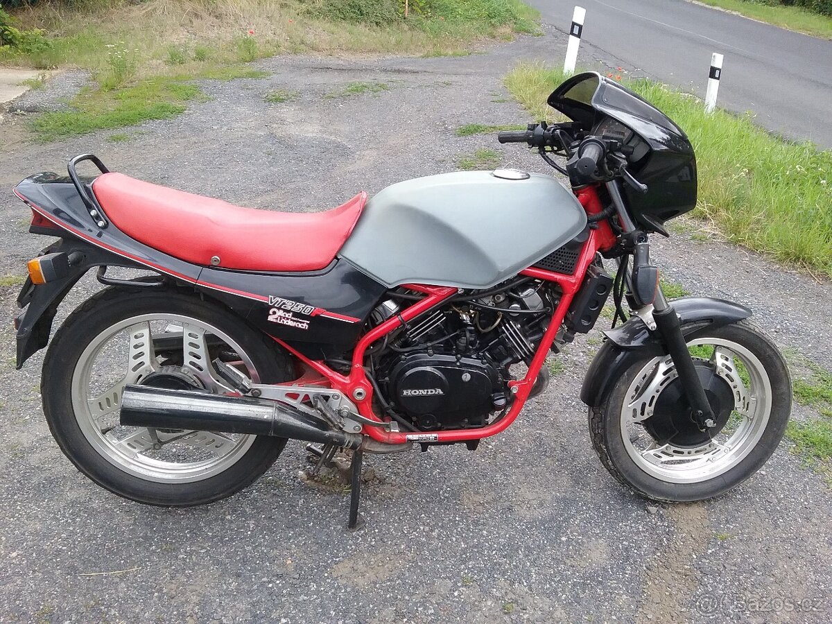 Honda VT 250 F - 4