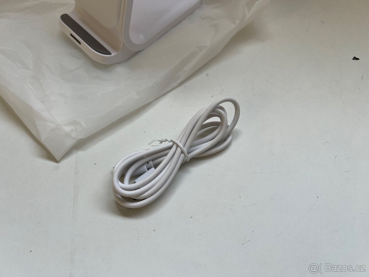 Bezdrátová nabíječka pro telefony 3v1 - 4