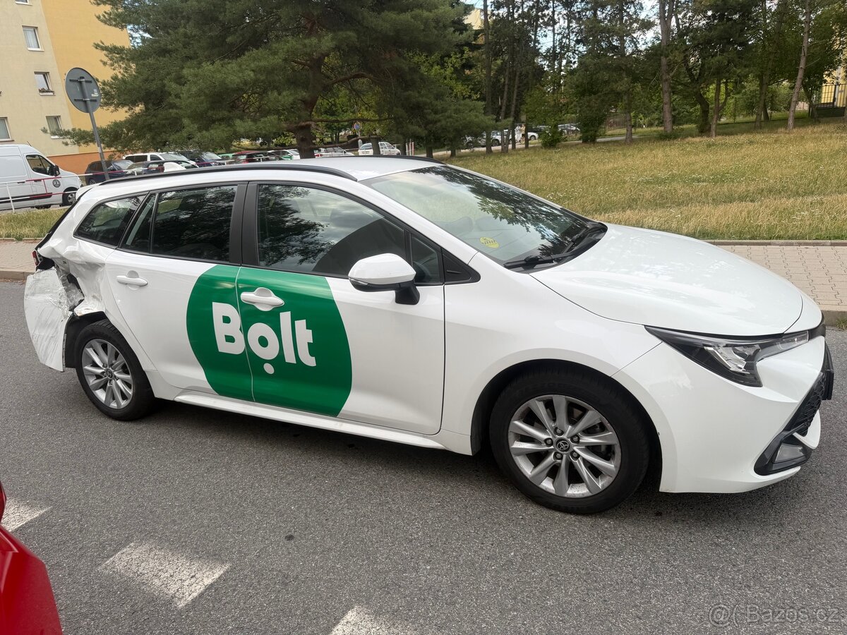Prodam corolla combi 1.8 hybrid 2024 - 4
