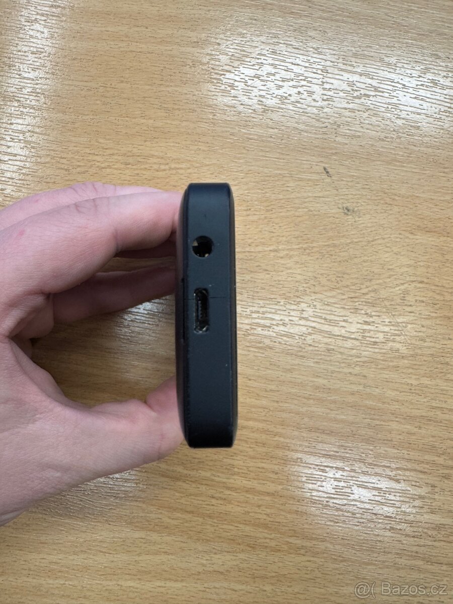Klasický telefon Nokia 301 + nabíječka - 4