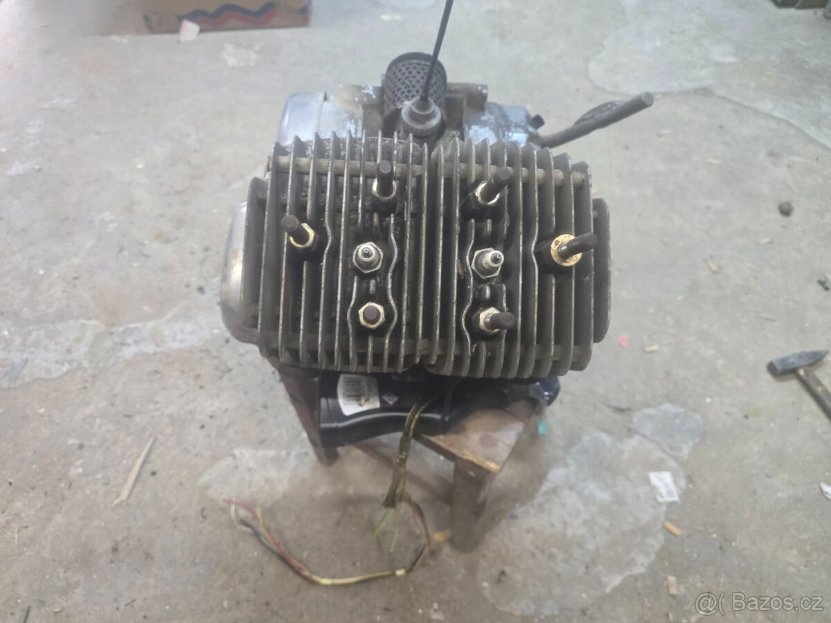 Motor Jawa 350 - 4