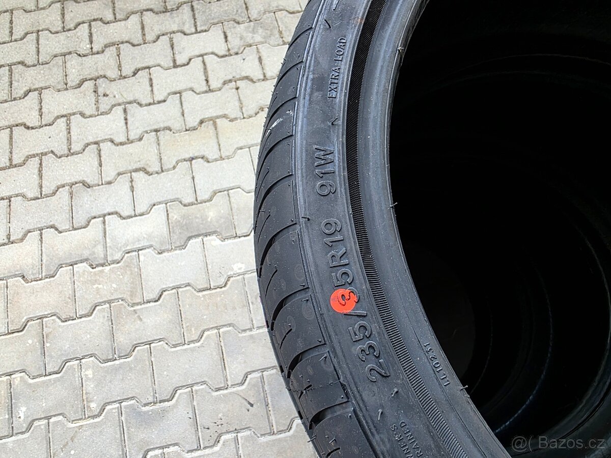 235/35 R19 letni NOVE - 4