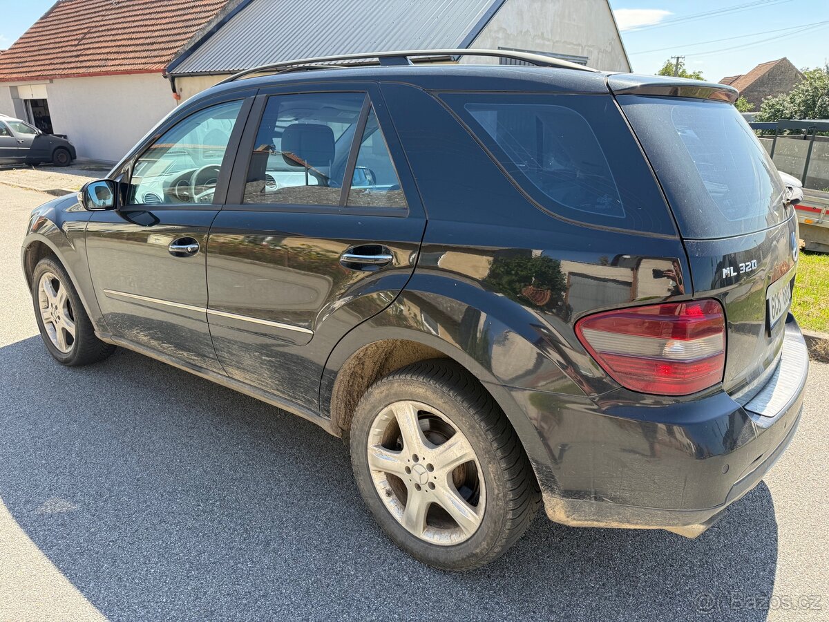 Nahradni dily ML 320 w164 165kw cerna 197 4x4 - 4