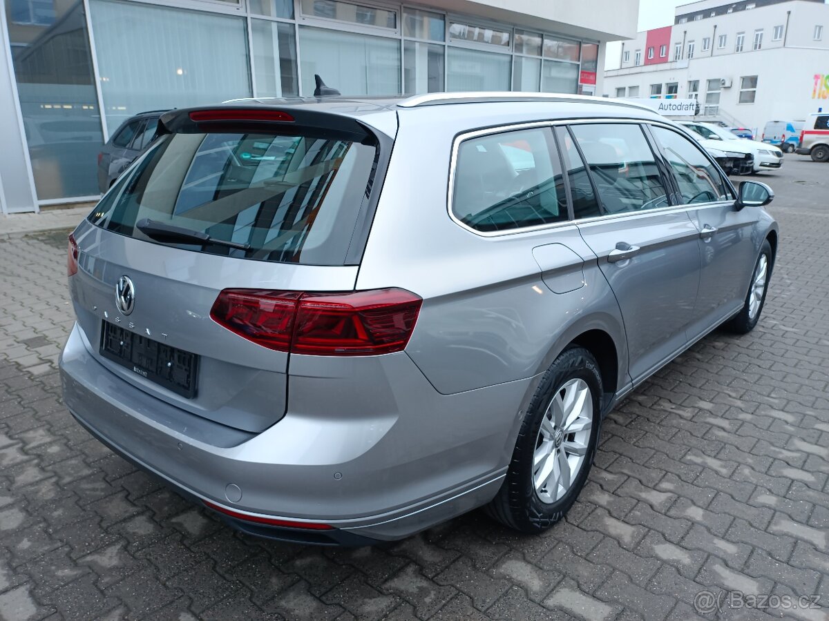 VW Passat B8 Variant TDI 110kW DSG 90tkm - záruka Autodraft - 4