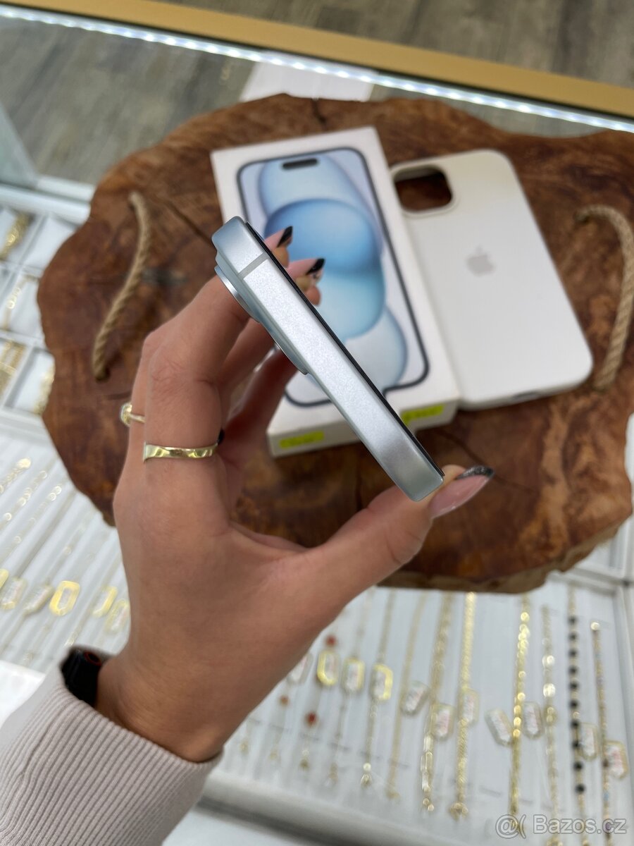 iPhone 15, 128 GB - 4