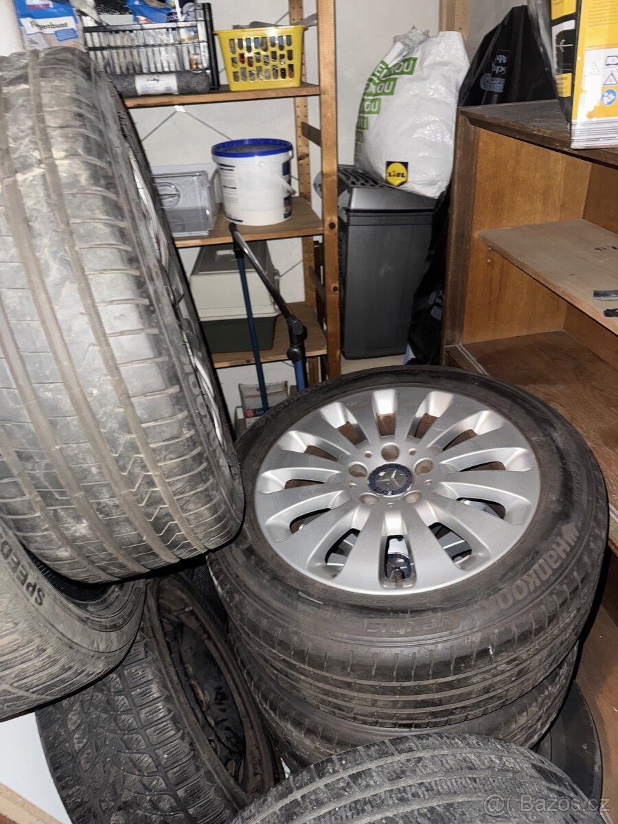 Kola / Pneu Mercedes Benz - 4