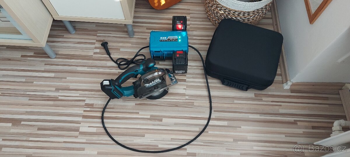 Přenosný Aku napájecí zdroj 4v1,pro Aku Makita 18V+nabíjení. - 4