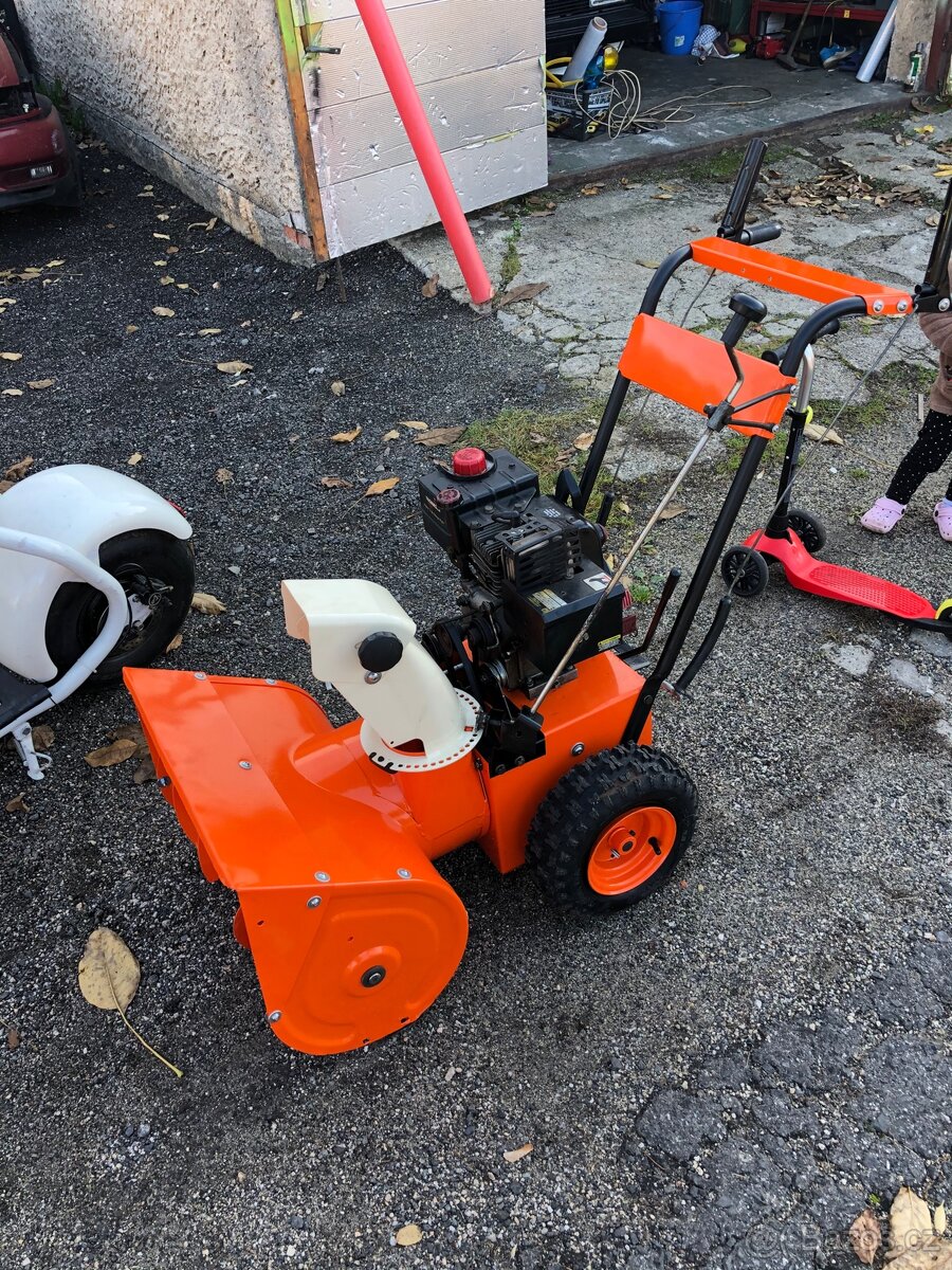 Sněhová fréza SIMPLICITY 555 - 4