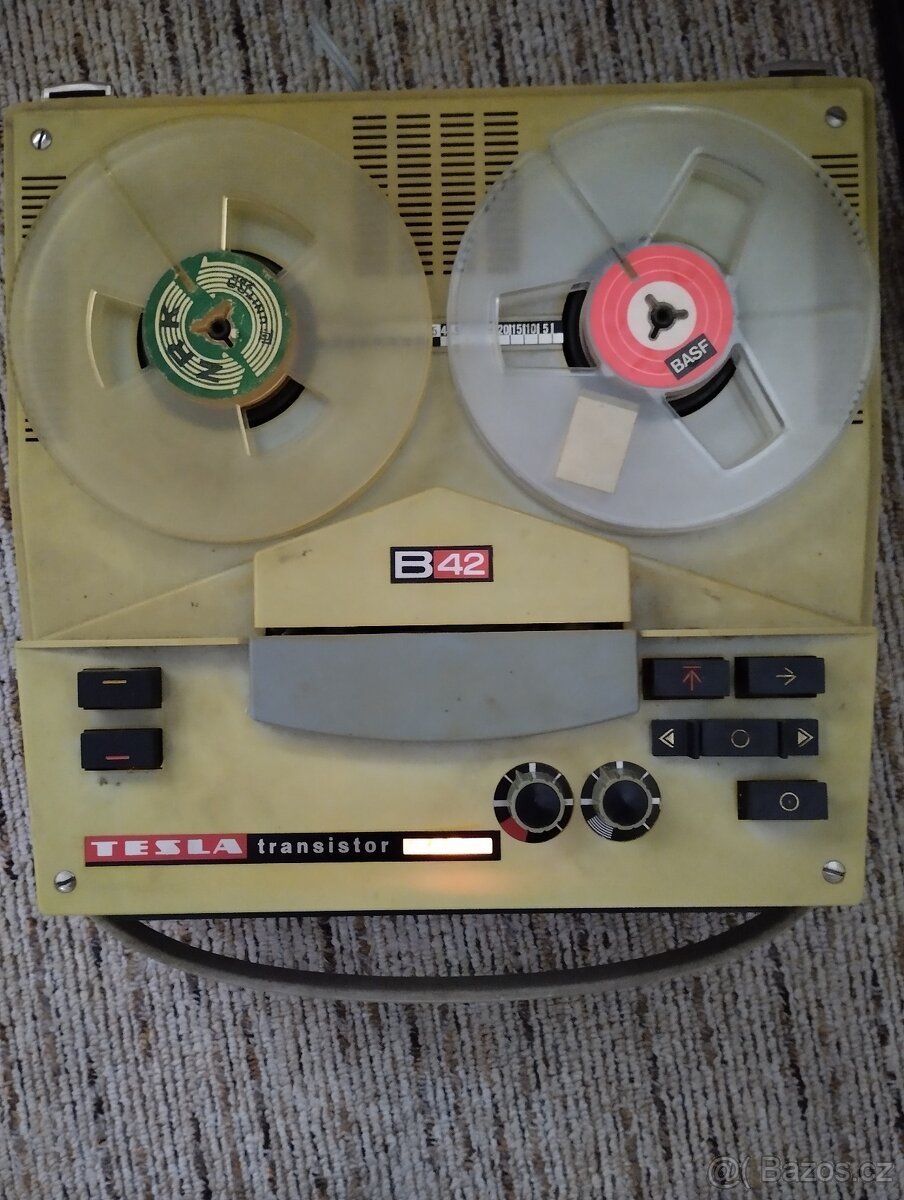 Nabízím retro magnetofony, včetně pásků a radio. - 4