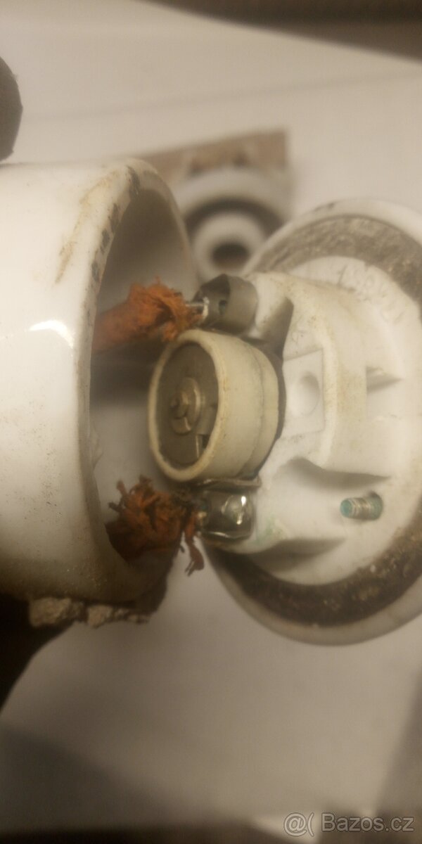 retro porcelánové objímky a vypínač - 4