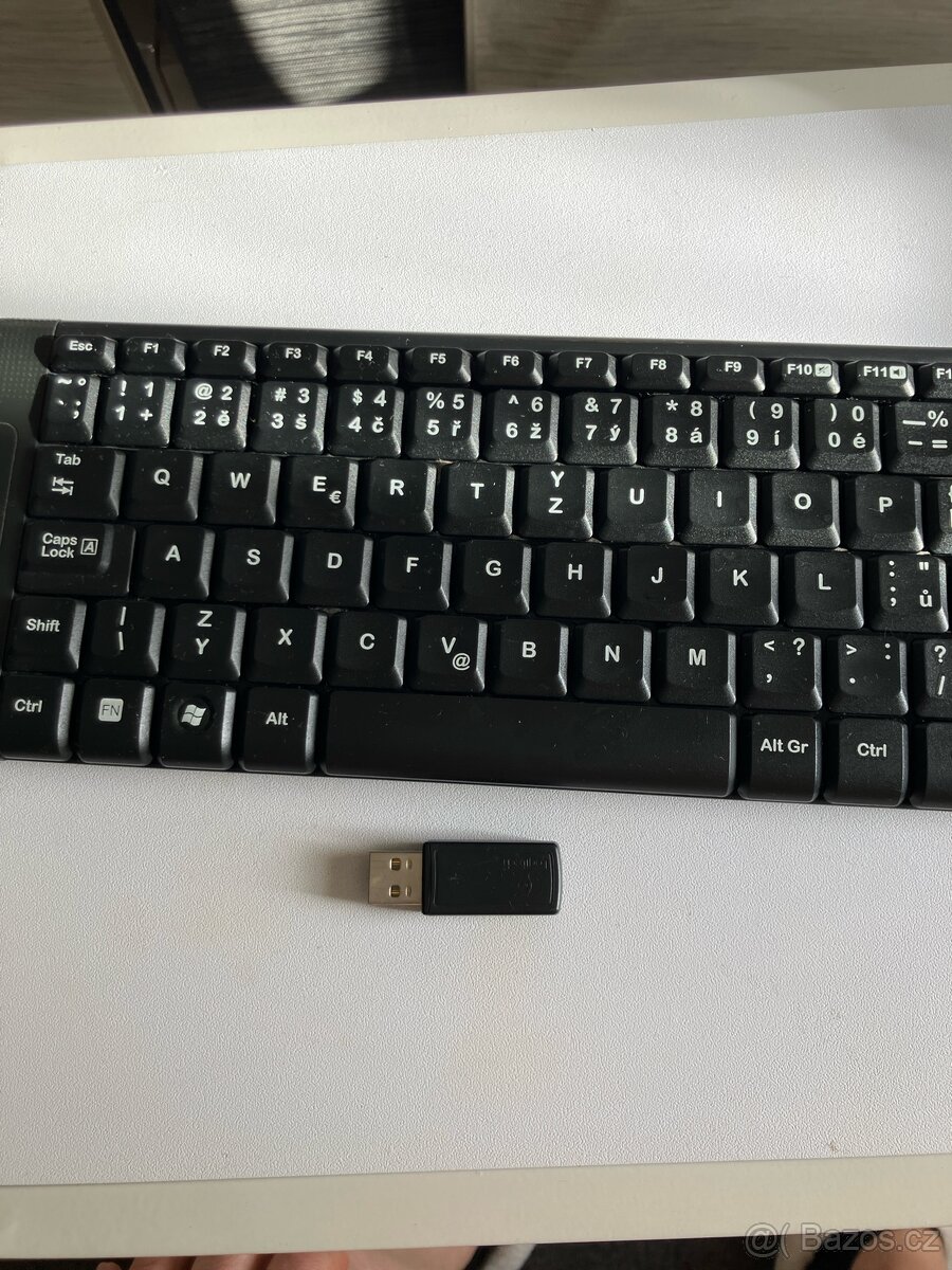 Klávesnice s numerol. klávesami bezdrátová zn.Logitech - 4