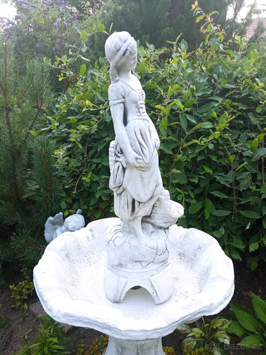 Zahradní dekorace- Fontána Dívka se džbery - 4